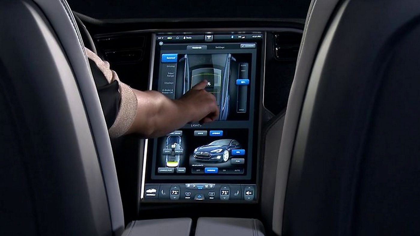2013 Tesla Model S Dashboard Display