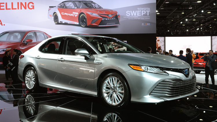 2018 Toyota Camry Hybrid at the 2017 Detroit Auto Show
